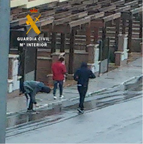 La Guardia Civil ha detenido a dos autores de un delito de estafa