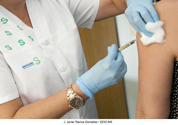 Castilla-La Mancha abre la oferta de vacunación frente a la gripe a la población en general