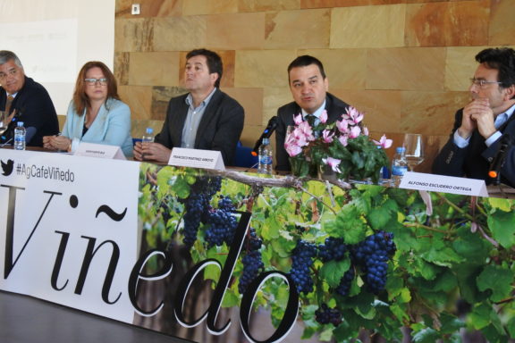 El Gobierno regional destaca el agua como “elemento imprescindible” para el futuro del sector agroalimentario y para los nuevos jóvenes agricultores