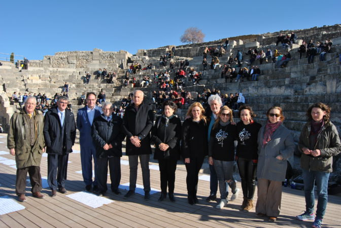 Los escolares y docentes han llevado ‘La danza del sol’ al teatro romano del Parque Arqueológico de Segóbriga