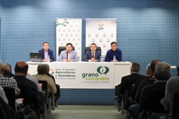 Los agricultores han trasladado al Gobierno regional la necesidad de proteger la lenteja, una legumbre fundamental de la Dieta Mediterránea