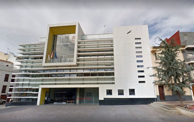 El exalcalde de Quintanar del Rey Martín Cebrián concedió miles de horas extras irregulares a varios trabajadores municipales entre 2019 y 2022