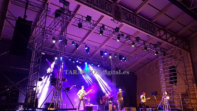 Primer concierto de las Fiestas de Tarancón con Cómplices, La Frontera y Danza Invisible al que asisten 2.500 personas