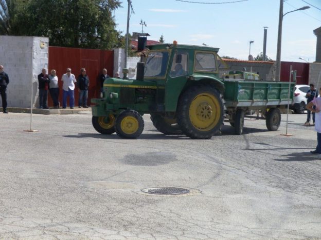 Diez profesionales del tractor se dieron cita en la Concurso Comarcal de Arada y Habilidad con el remolque, celebrado con motivo de las fiestas patronales en Tarancón