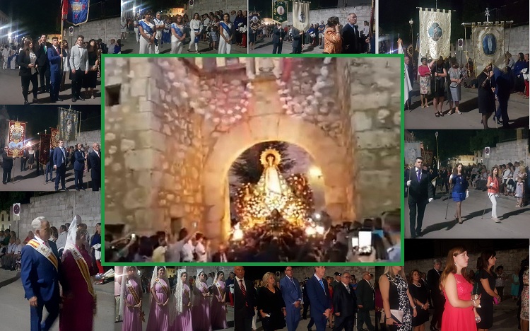 Por segundo año consecutivo la imagen de la Virgen de Riánsares Patrona de Tarancón, cubierta de pétalos a su salida del Arco de la Malena