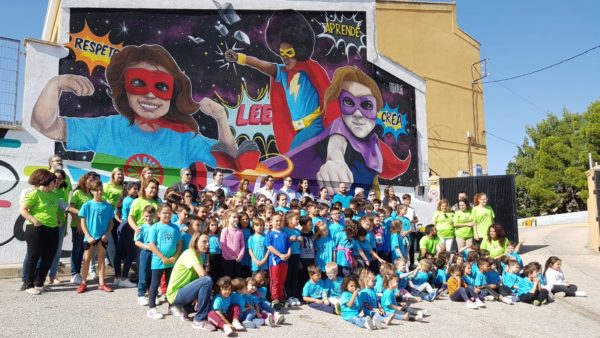 El Colegio de Huete estrena mural en su entrada