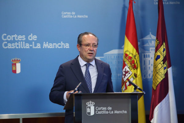 Castilla-La Mancha concede 26 medallas individuales y ocho placas colectivas de Protección Civil