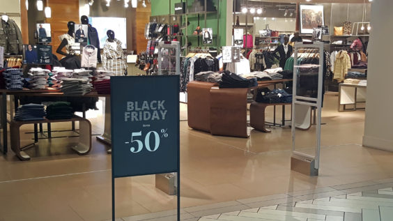 UGT: “La precariedad sigue marcando muchas de las contrataciones que se están realizando en la región para el Black Friday y la campaña navideña”