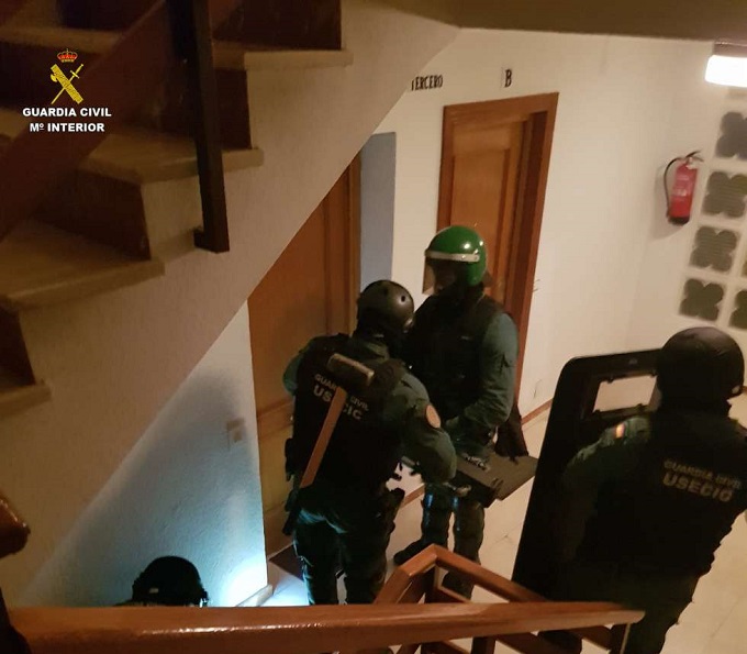 La Guardia Civil detiene a 17 personas por ofrecer un servicio de «tele-coca» en Tarancón y su comarca