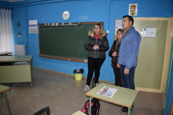 El Gobierno regional estudiará posibles mejoras en el colegio de Carrascosa del Campo