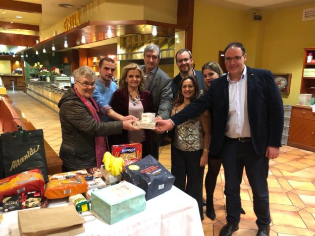 El PP de Tarancón celebraba este sábado su tradicional cena de navidad, a Mª Jesús Bonilla se le entregaba el galardón gaviota de oro por los años de servicio