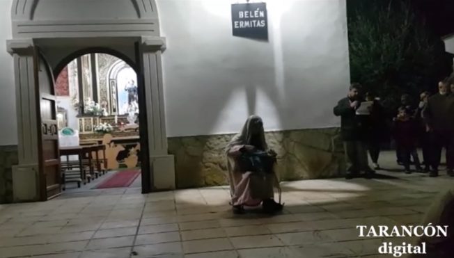 Tarancón celebraba la noche del Belén con una ruta de ermitas con el relato del historiador Félix Montoya y una representación teatral del Belén