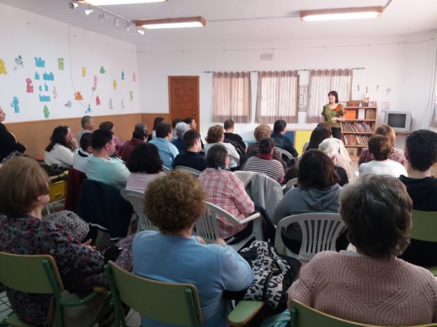 La Biblioteca Luis Rius de Tarancón ha acogido esta tarde una sesión de cuentos para adultos