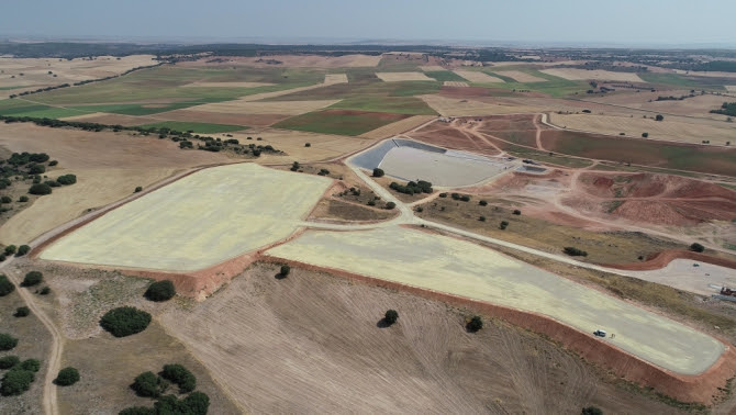 Ecologistas en Acción señalan que «el macrovertedero de Almonacid recibe 500 t/día de residuos casi todos de fuera de Castilla-La Mancha»