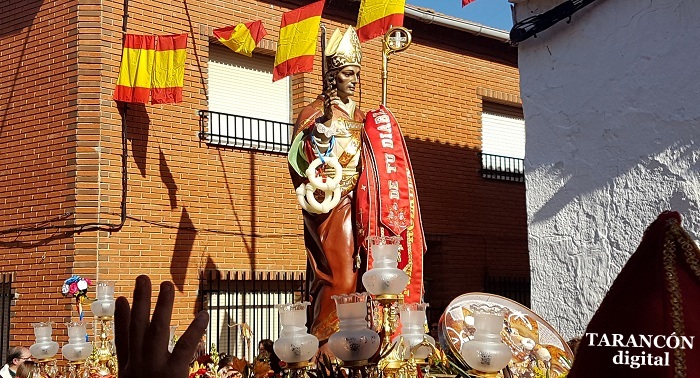 La Endiablada recorre las calles de Almonacid del Marquesado en una jornada soleada