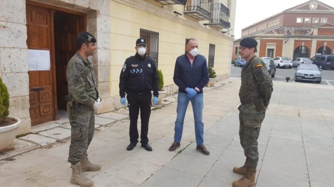 Tarancón recibe una patrulla de la Brigada Paracaidista de Paracuellos del Jarama para reforzar el trabajo de Policía Local y Guardia Civil