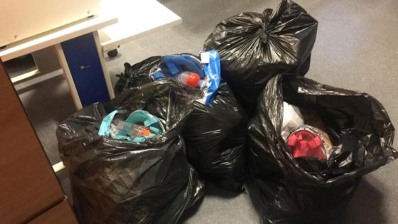 El coordinador del CEDT de Tarancón Luis Pacheco traslada a la concejala de Salud Pública el agradecimiento por las donaciones de máscaras de Snorkel recibidas en el Centro