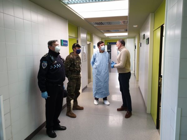 López Carrizo recibe a la Brigada Paracaidista de Paracuellos del Jarama (Madrid)