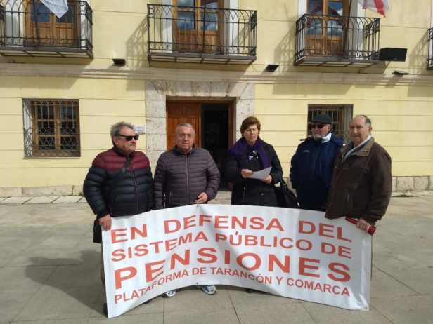 La Plataforma de Tarancón y Comarca en defensa del sistema público de la Seguridad se reúne en el trigésimo «Viernes al sol» coincidiendo con el Día de la Mujer