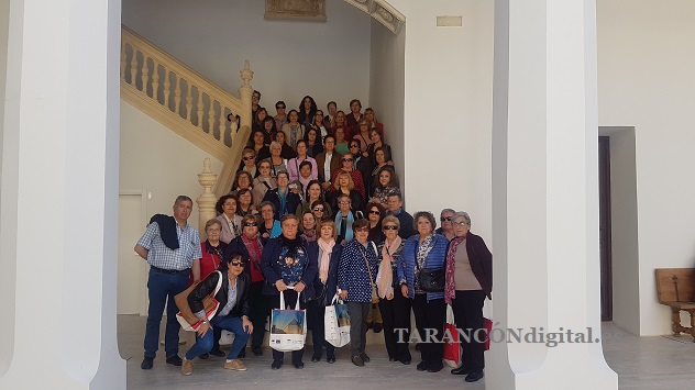 Un nutrido grupo de personas de Tarancón han viajado hoy a la capital toledana en la Semana por la Igualdad