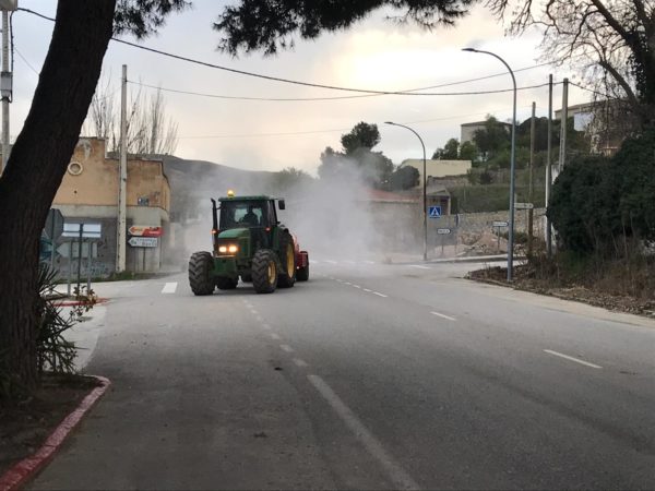 Desinfección de calles y espacios públicos de Huete y pedanías