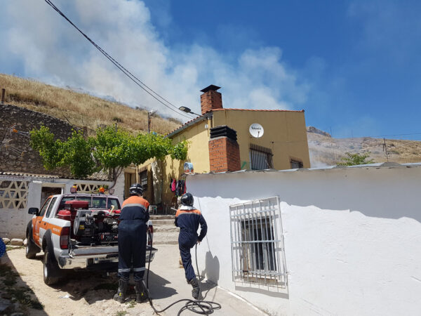 Incendio en la ladera del Cerro del Castillo en Huete