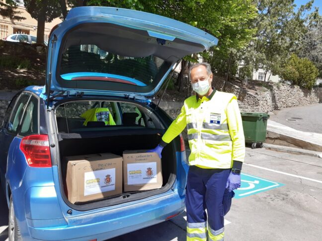 Ceder Alcarria conquense comienza el reparto de elementos de protección, delantales y manguitos de plástico para sanitarios, por los centros de salud de la comarca