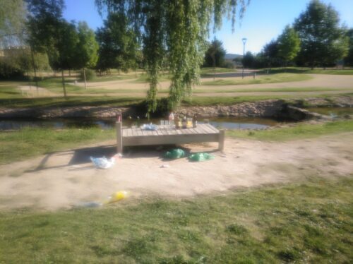 Denuncia vecinal ante las imágenes de restos de botellón tomadas esta misma mañana en Tarancón