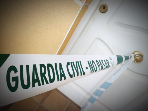La presión vecinal expulsa a unos “okupas” de dos viviendas en Horcajo de Santiago