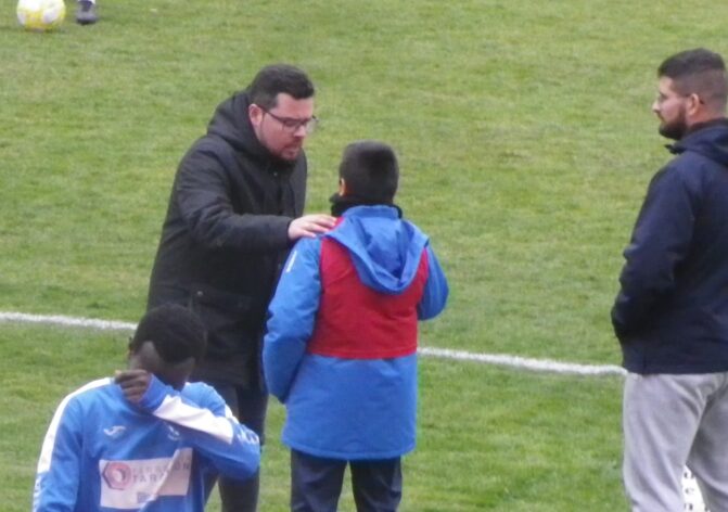 Ante la sexta temporada al frente del CD Tarancon Aluminios Jovi “tenemos confirmadas 8 renovaciones y 6 incorporaciones” y nada mas confirmar su continuidad con el equipo blanquiazul ya adelanta que “seremos exigentes desde el primer día y ambiciosos”