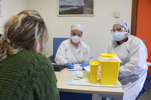 El perfil de los nuevos contagiados por COVID ha cambiado en Castilla-La Mancha, en la provincia de Cuenca otra jornada más sin nuevos contagios ni fallecimientos