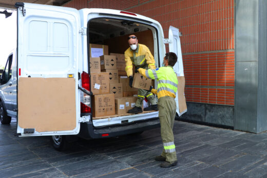 Castilla-La Mancha mantiene la distribución de equipos de protección para los profesionales sanitarios con un nuevo envío de superior a los 408.000 artículos