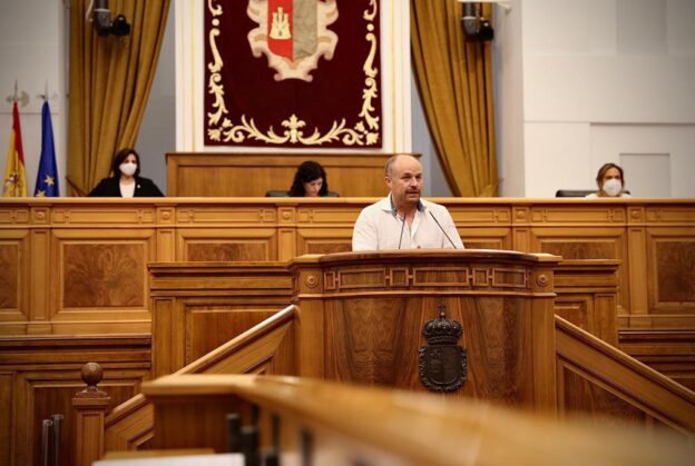Ruiz pide a la Junta tener en cuenta a la población con movilidad reducida para reactivar el transporte en la región