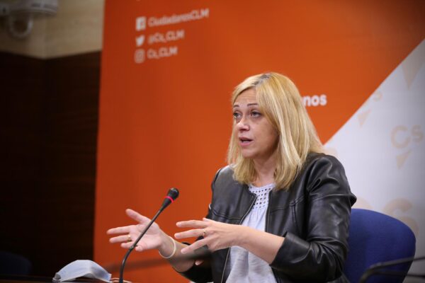 Picazo (Cs) advierte que “si nuestros pueblos se quedan aislados, se mueren” y pide ampliar las frecuencias de trenes y autobuses