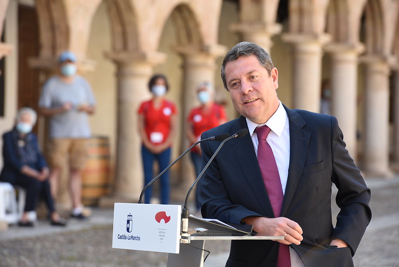 La Junta contratará a 3.000 docentes y pondrá en marcha una campaña de promoción turística dotada con 3 millones de euros