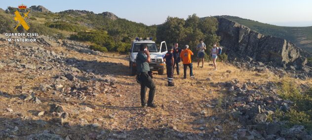 La Guardia Civil ha auxiliado a dos personas que practicaban senderismo