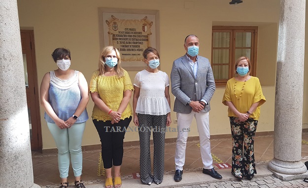 La Consejera de Bienestar social Aurelia Sánchez ha mantenido un encuentro con las auxiliares de ayuda a domicilio en Tarancón