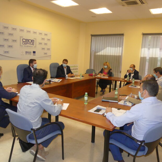 Invierte en Cuenca detalla su proyecto al consejero de fomento, Ignacio Hernando