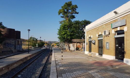 17 Ayuntamientos y plataformas se unen en defensa del tren convencional