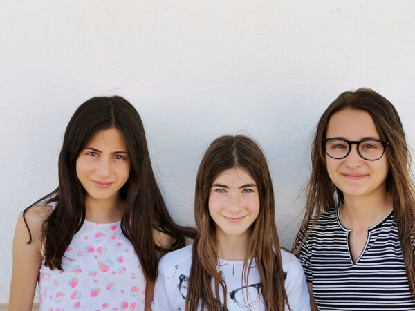 Un grupo de alumnas del CEIP San Gil Abad de Motilla del Palancar, ganadoras del concurso nacional ‘Jóvenes Reporteros para el Medio Ambiente’