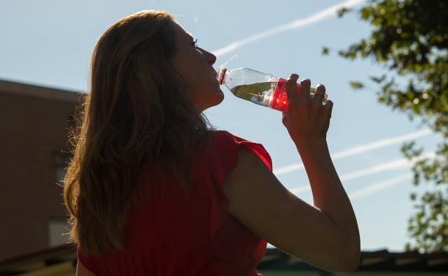 La Junta de Castilla-La Mancha ofrece recomendaciones para protegerse frente al sol y el calor