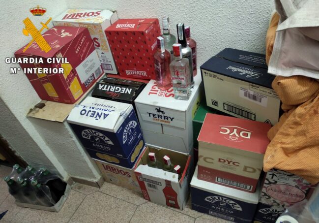 La Guardia Civil ha detenido tres hombres que robaron dos veces en un mismo establecimiento