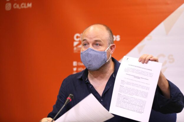 Ciudadanos denuncia la incoherencia de PP y PSOE frente al problema de la ocupación