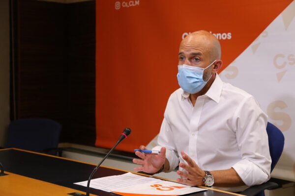 Ciudadanos reta a Page a acudir al Tribunal Constitucional para proteger el superávit de los municipios que va a expropiar Pedro Sánchez