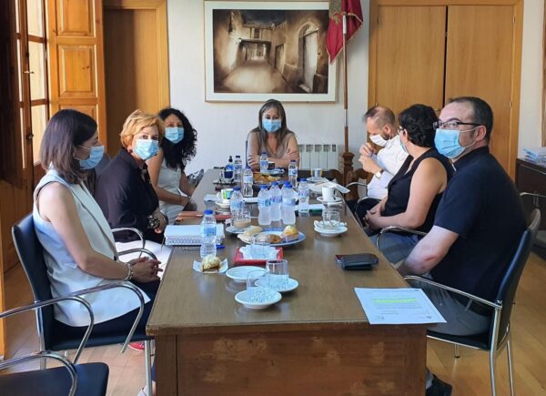 El Gobierno regional destaca el papel de los profesionales de servicios sociales de San Clemente durante la crisis sanitaria