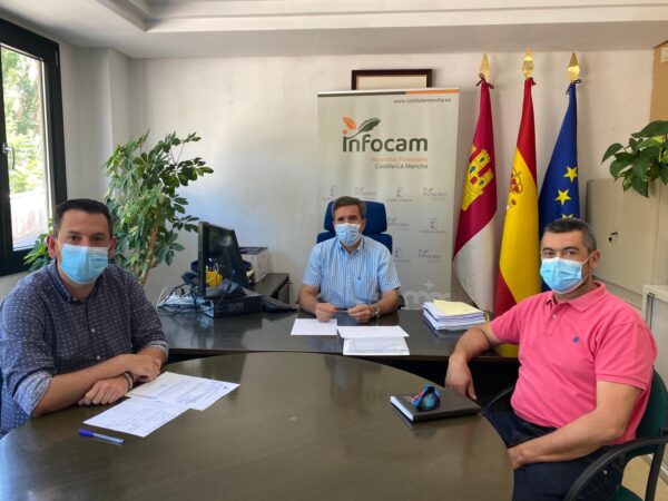 El Gobierno regional acuerda con los alcaldes de Villora y Enguidanos regular el aforo de Las Chorreras del Cabriel