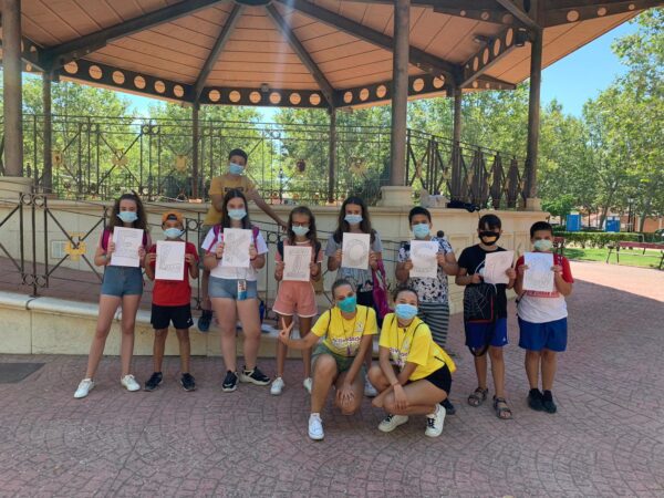 Alrededor de un centenar de chicos y chicas de entre 6 y 16 años de edad, han seguido la reinventada “Escuela de Verano” que concluyó el fin de semana.