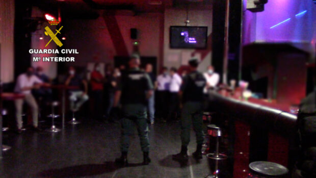 La Guardia Civil realiza una operación policial en un club de alterne de la provincia de Toledo por incumplimiento del Decreto 49/2020 sobre medidas COVID-19