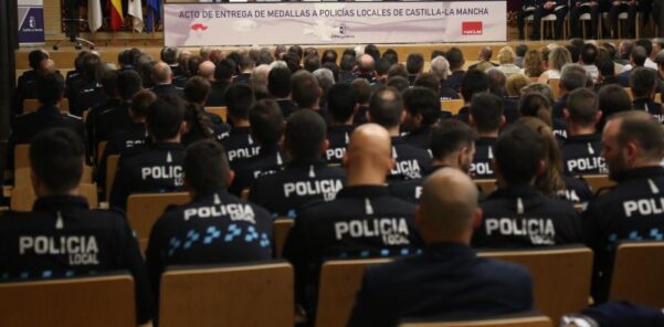 El Gobierno regional reconoce a 96 miembros de la Policía Local por su trayectoria, una actuación meritoria o la permanencia en el servicio