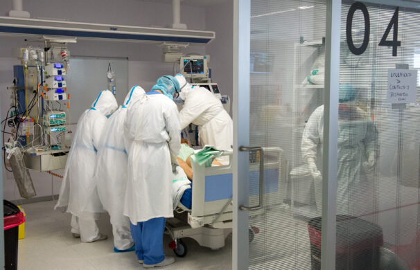 En la provincia de Cuenca se han registrado 20 nuevos contagios Covid durante el fin de semana, hay 6 pacientes ingresados todos ellos en cama convencional y no hay que lamentar fallecidos